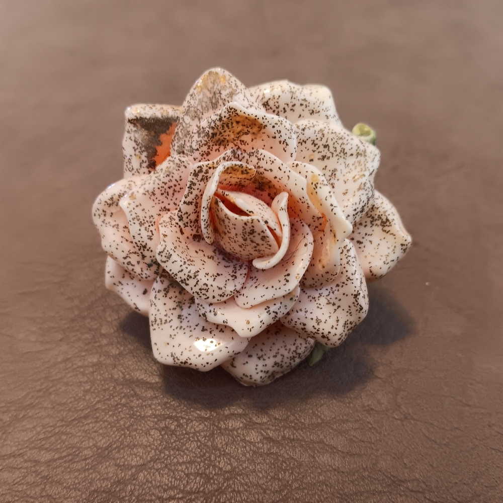 Vintage Floral Brooch Plastic Flower Pin - Picture 2 of 3